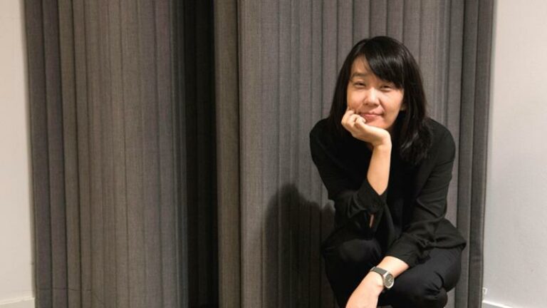 Han Kang vince il Nobel per la Letteratura: “Connessioni tra corpo e anima, diventata innovatrice con uno stile sperimentale”