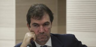 Meloni vuole alla Consulta Francesco Saverio Marini, ha scritto il premierato. Schlein avverte: “No ai blitz sulla Corte”