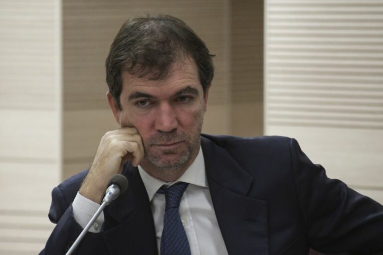 Meloni vuole alla Consulta Francesco Saverio Marini, ha scritto il premierato. Schlein avverte: “No ai blitz sulla Corte”