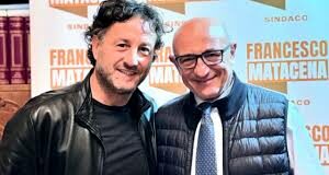 Aversa, luci bianche per lotta al cancro ma alunni al buio: ogni delibera di giunta costa 5mila euro. E sull’Annunziata Oliva mente