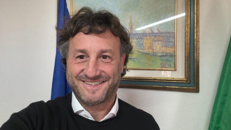 Aversa, servizio mensa scolastica al palo per colpa di Oliva: genitori pronti alla protesta