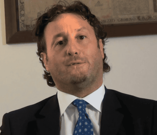 Aversa, Oliva vuole epurare anche il capo dell’area tecnica D’Angelo. Sullo sfondo i campi da padel dei Tulipano, parenti di Virgilio