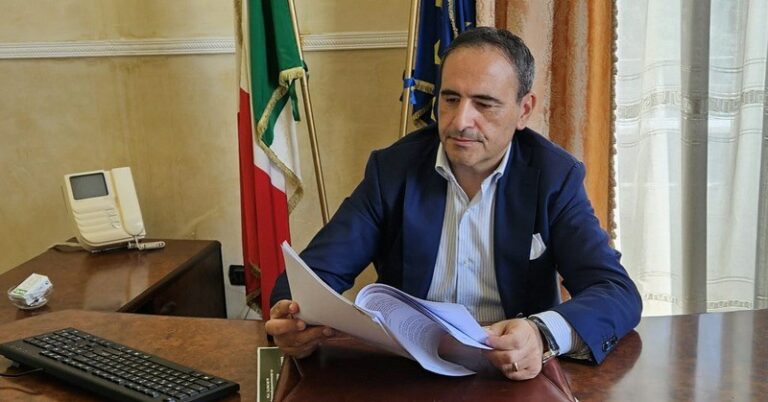 Scafati, si dimettono il sindaco Aliberti e la giunta: “Assenza di una prospettiva comune e di condivisione di intenti”