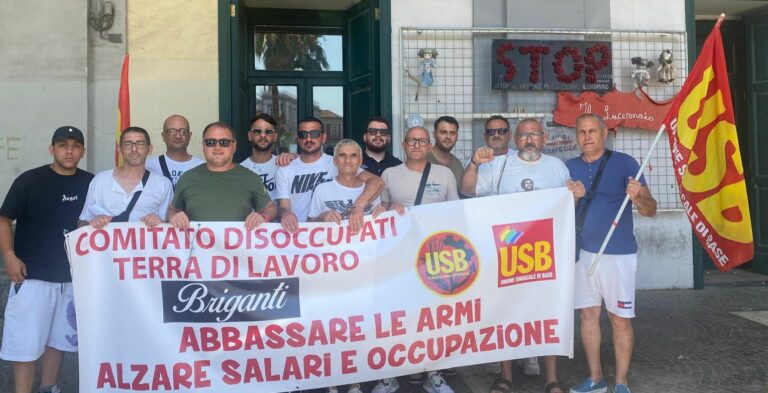 Aversa, domani presidio ex lavoratori Tekra davanti al municipio: “Lottiamo per la difesa dell’occupazione, non molleremo”