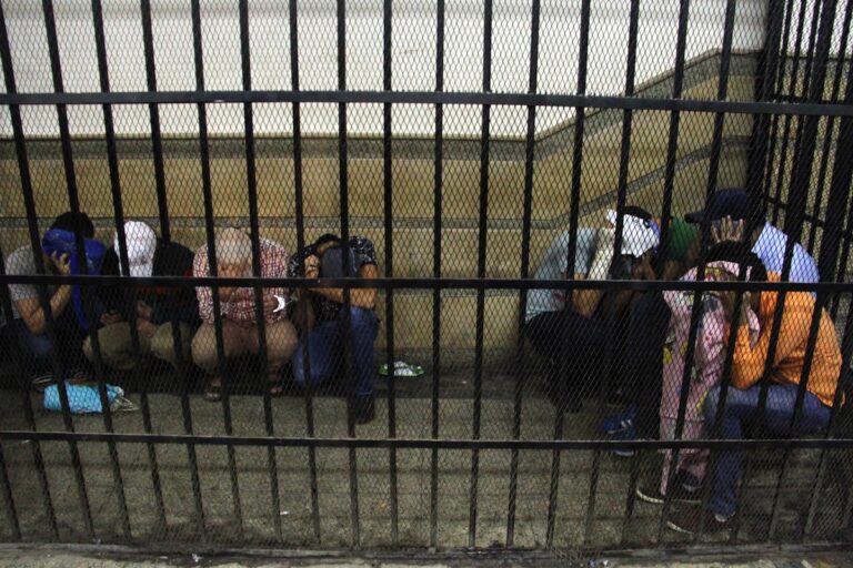 Italiano arrestato in Egitto perché è un attore porno: “È in carcere in condizioni disumane”