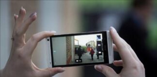 Vergogna nel Salento, studentessa disabile insultata sui social e picchiata in piazza: tutti filmano ma nessuno interviene