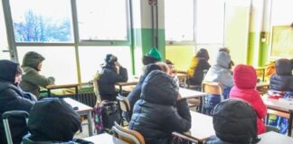 Orta di Atella, gli amministratori locali “coprono” il ripetitore e lasciano i bambini del Don Milani al freddo fino a Natale