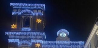 Aversa, la Soprintendenza: “Rimuovere luminarie da Arco Annunziata”. Si profila danno erariale per il dirigente Gangi o per la giunta, capolavoro di Oliva