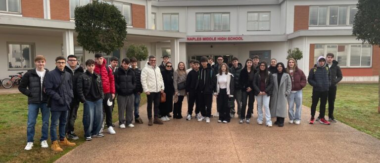 FOTOGALLERY Gli alunni dell’Isis Volta di Aversa in visita alla base americana di Gricignano, successo per il gemellaggio culturale
