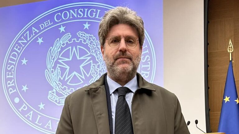 Cesa, auto in divieto di sosta. Il direttore De Michele si autodenuncia e chiede accesso agli atti su multe a Guida e Villano