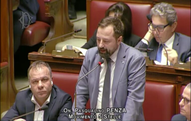 L’INTERVISTA Caivano, Penza (M5S): “In giunta davo fastidio. Giuliano? È mosso da questioni personali”. E su Meloni: “Parco Verde da abbattere e ricostruire”