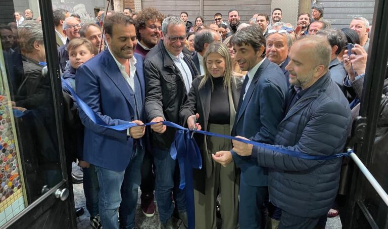FOTO Aversa, Donzelli inaugura il circolo di FdI: “Siate l’orecchio del territorio”. Michele Ferrara coordinatore, presente la consigliera Adele Ferrara