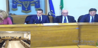 Aversa, dopo 19 ore passa il bilancio. Giglio fa “mea culpa”, Ferrara abbandona l’aula collocandosi fuori dalla maggioranza