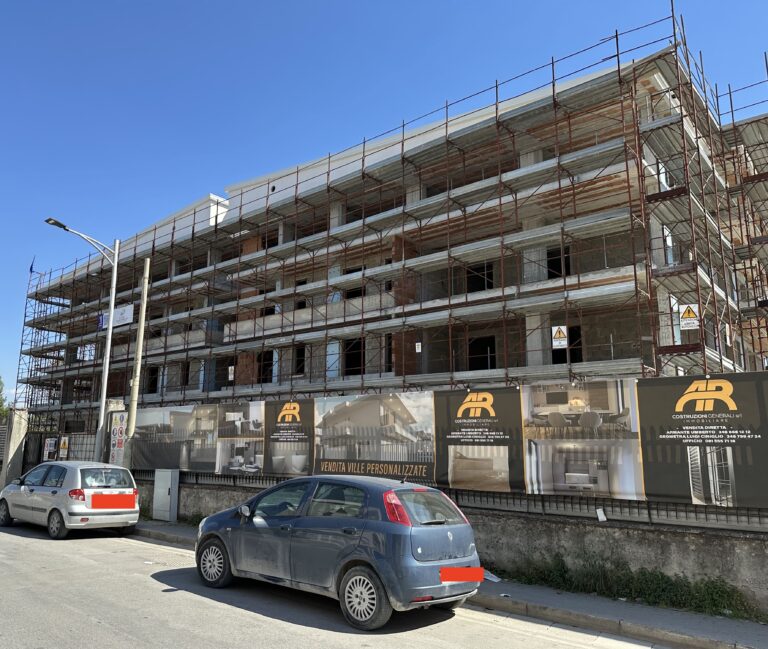 FOTO Cesa, blitz nel cantiere della Enea Costruzioni in via Matteotti: scattano sequestro e sanzioni