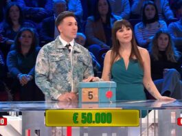 Orta di Atella, Tina Iovane e suo figlio vincono 50mila euro al gioco dei pacchi di “Affari Tuoi”