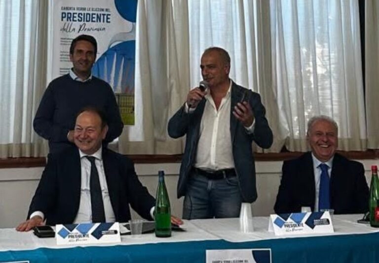 FOTO Cesa, Oliviero con Fiorillo, Mangiacapra e Migliaccio con Oliviero e con Guida. Se questa è politica
