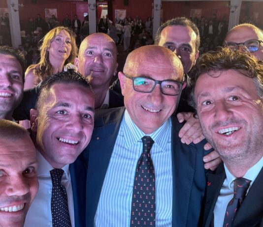 Matacena punta alla coesione con una maggioranza a 13, out Aversa Azzurra. In giunta 4 riconferme e due nuovi ingressi, Oliva trama contro Diana