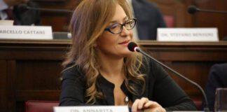 Patriarca da Matacena per salvare Diana, i consiglieri di Aversa Moderata: “Via dalla giunta”. E il 19 maggio due mozioni di sfiducia in assise