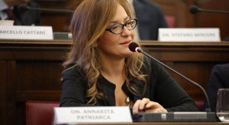 Patriarca da Matacena per salvare Diana, i consiglieri di Aversa Moderata: “Via dalla giunta”. E il 19 maggio due mozioni di sfiducia in assise