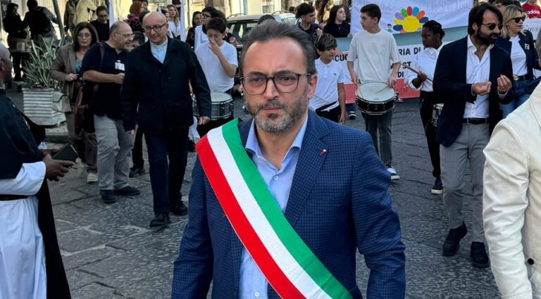 I DECRETI Orta di Atella: arresti, giunta senza 2 assessori e città allo sbando ma Santillo assegna le deleghe ai consiglieri