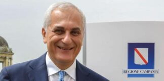 L’assessore regionale Caputo aderisce a Forza Italia, stretta di mano con Tajani. Caserta potrebbe ritornare la provincia più azzurra d’Italia