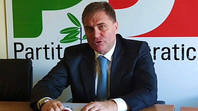 Il dem(ocristiano) Graziano inneggia al progressista Fico. Avrebbe fatto meglio a dire: “Tengo famiglia”