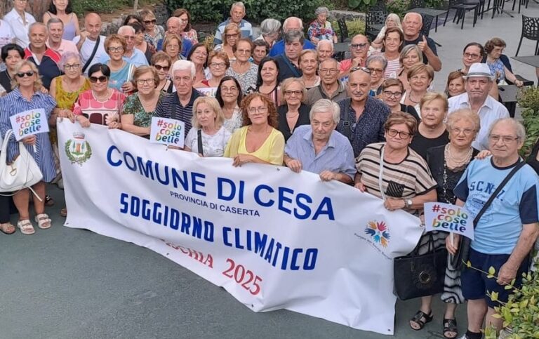 Cesa, 45mila euro per pagare il soggiorno anziani ai ricchi e ai parenti di Guida, Oliva e Borzacchiello. Stemma comunale usato per scopi politici