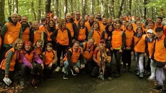 FOTO Eco-itinerari dei Due Golfi: il Monte Faito riscopre la sua anima tra natura, fede e agricoltura. Più di 100 escursionisti