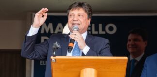 FOTO Regionali, De Rosa apre la campagna elettorale al Panart di Carinaro. A Casapesenna bagno di folla alla prima uscita pubblica