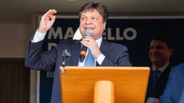 FOTO Regionali, De Rosa apre la campagna elettorale al Panart di Carinaro. A Casapesenna bagno di folla alla prima uscita pubblica