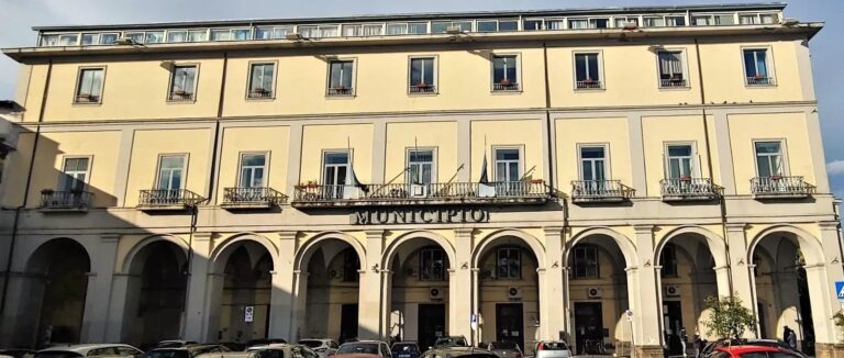 Aversa, Matacena sotto assedio. I consiglieri di opposizione: “Dimissioni immediate, basta sceneggiate”