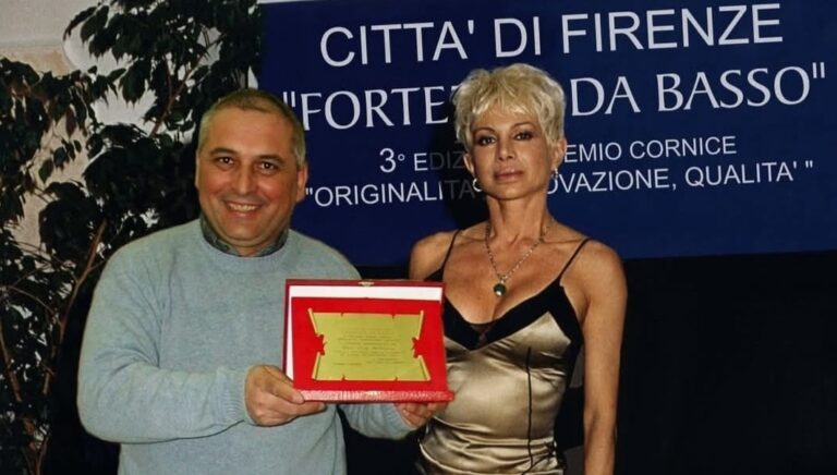 FOTO Casal di Principe, la missione di Luigi Baldascino e del centro d’arte La Cornice: “Rendere le persone più felici”