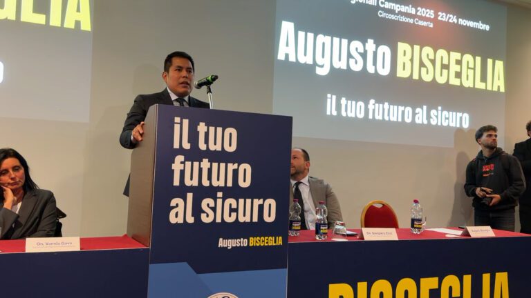 VIDEO Regionali, la carica degli 800 per Bisceglia: “La Lega vuole bene alla Campania”. Con lui Zinzi, Patriciello e il viceministro Gava
