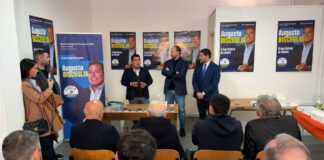 VIDEO Entusiasmo e affetto per Bisceglia a San Cipriano d’Aversa: “Qui ho tanti amici”. Zinzi: “Vinceremo, Fico può governare solo la sua barca”