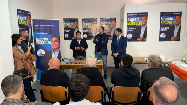 VIDEO Entusiasmo e affetto per Bisceglia a San Cipriano d’Aversa: “Qui ho tanti amici”. Zinzi: “Vinceremo, Fico può governare solo la sua barca”