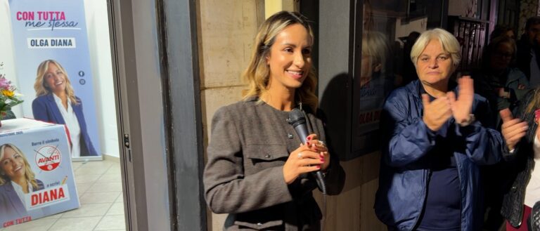 VIDEO Regionali, bagno di folla all’apertura del comitato di Diana ad Aversa: “Grande consenso per Avanti Campania”. Maraio: “Siamo oltre il 5%”