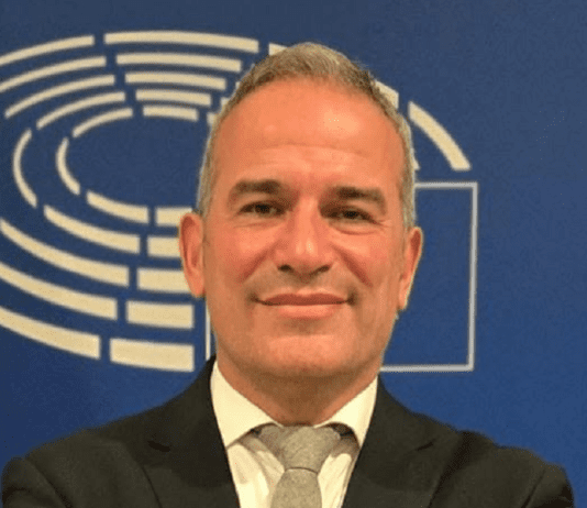 Aversa, Mincione (AVS): “Matacena abbia uno scatto di orgoglio e si dimetta, la città paga per il fallimento amministrativo”