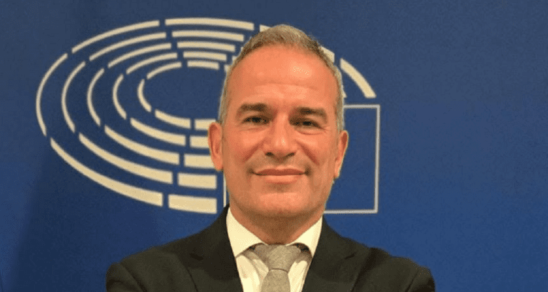 Aversa, Mincione (AVS): “Matacena abbia uno scatto di orgoglio e si dimetta, la città paga per il fallimento amministrativo”