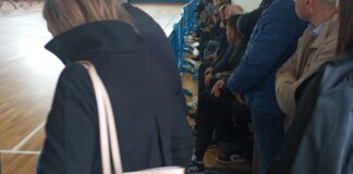 FOTO Marcianise, palestra per il basket inadeguata. Cibelli (M5S): “L’assessore allo Sport dovrebbe vergognarsi”