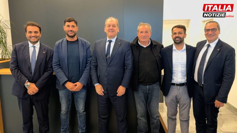 VIDEO Il sottosegretario La Pietra in visita all’Ortofrutticola del Ponte. Stellato: “Grande attenzione di governo e Fdi per agro caleno e provincia di Caserta”
