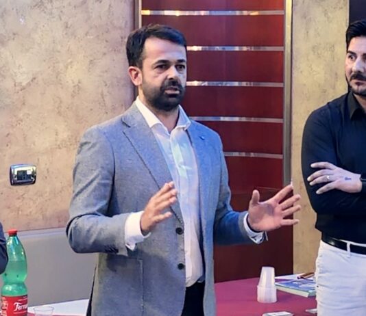 VIDEO Regionali, Stellato fa tappa a Santa Maria Capua Vetere: “Sulla sanità De Luca ha investito tutto nel Salernitano, penalizzata l’area sammaritana”