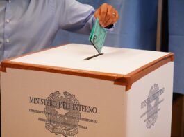 Regionali, crolla l’affluenza alle 23: quasi -7% in Campania, male anche in Puglia con un calo del 10%. In Veneto -13%