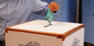 Regionali, crolla l’affluenza alle 23: quasi -7% in Campania, male anche in Puglia con un calo del 10%. In Veneto -13%