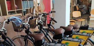 FOTO Succivo, la sede dell’Archeoclub d’Italia deposito di biciclette: libri trafugati e sporcizia ovunque. Mentre gli affaristi del volontariato fanno soldi a palate