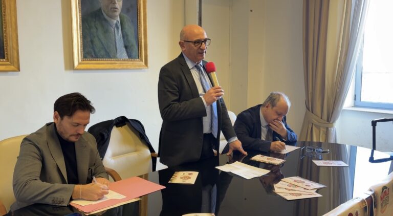 IL CARTELLONE Natale ad Aversa 2025, Matacena commissaria l’assessore Oliva e stila il programma degli eventi dopo il flop della passata edizione