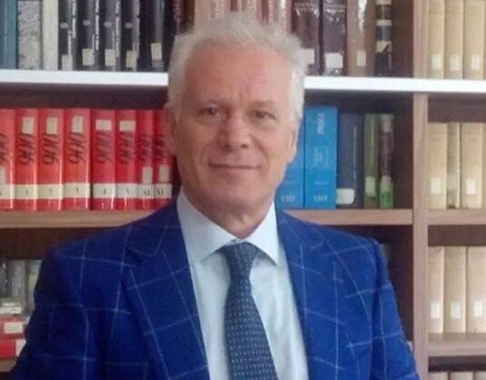 Cesa in Comune: “L’ennesima azione squallida del solito noto contro il giornalista De Michele”. Fiorillo: “Piena solidarietà a Mario”