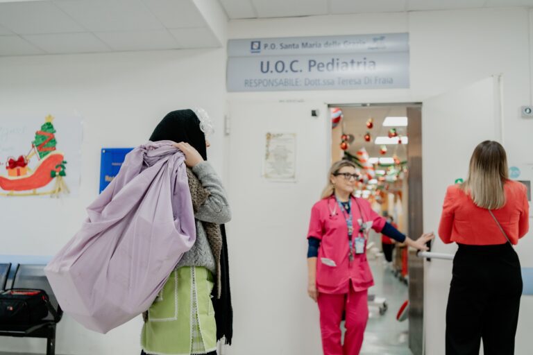 Gioia e speranza in Pediatria, Kiranet dona per l’Epifania  giocattoli ai bimbi ricoverati al Santa Maria delle Grazie di Pozzuoli