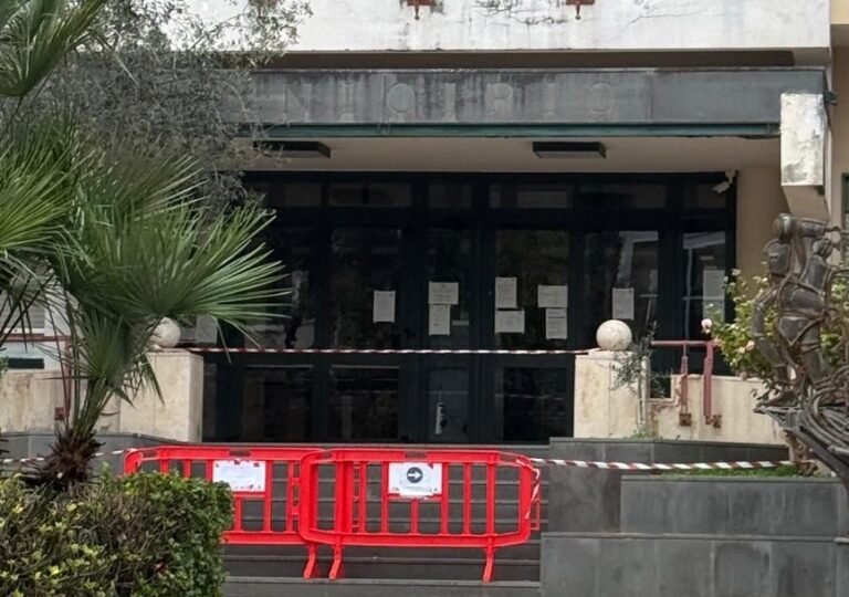 Orta di Atella, il comune può assumere ma non assume. Impianti sportivi nel degrado e chiusi, opposizione consiliare defunta