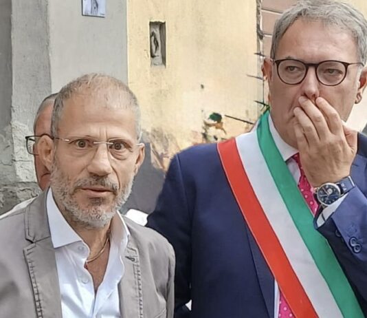 Progetto provinciale “GOL irregolari”. A Cesa Villano chiama in soccorso Craxi per fare la vittima, ma il “metodo” Guida non è arte sua