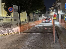 FOTO Cesa, cantieri piazza De Michele e villa Moro: ditta e sindaco corrono ai ripari sulle misure di sicurezza